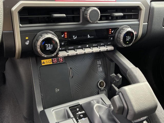 Vehicle image 27 of 32