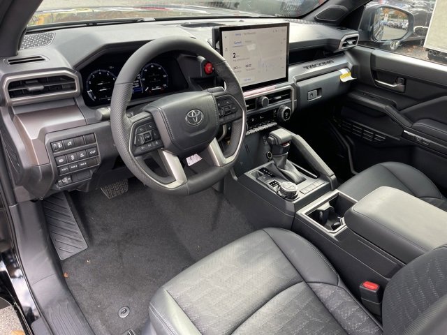Vehicle image 2 of 32