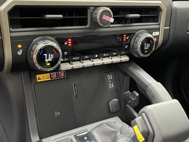 Vehicle image 27 of 33