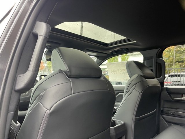 Vehicle image 12 of 33