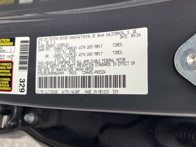Vehicle image 32 of 33