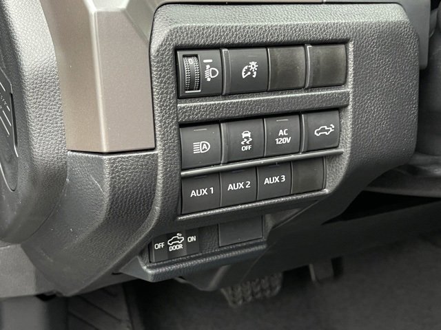 Vehicle image 17 of 33