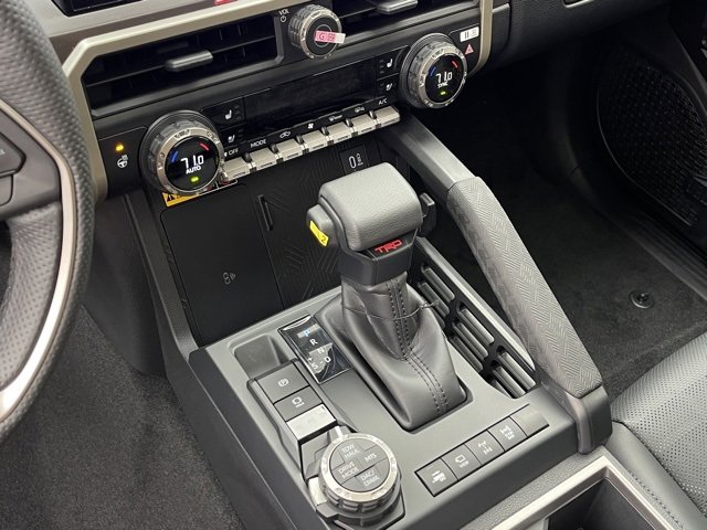 Vehicle image 25 of 33