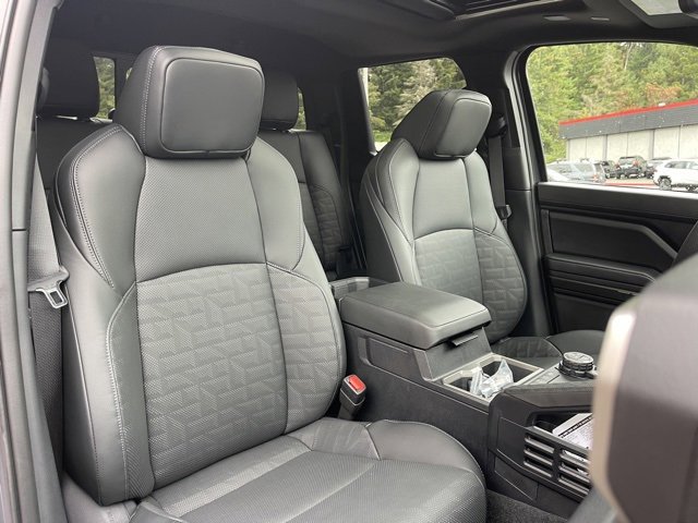 Vehicle image 14 of 33