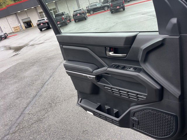 Vehicle image 19 of 33