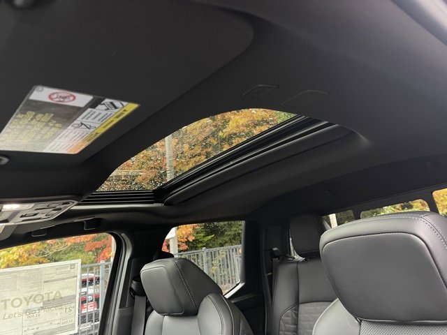 Vehicle image 18 of 33