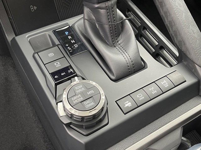 Vehicle image 26 of 33