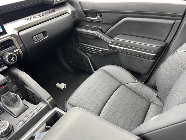 Vehicle image 11 of 33