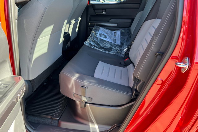 Vehicle image 21 of 24