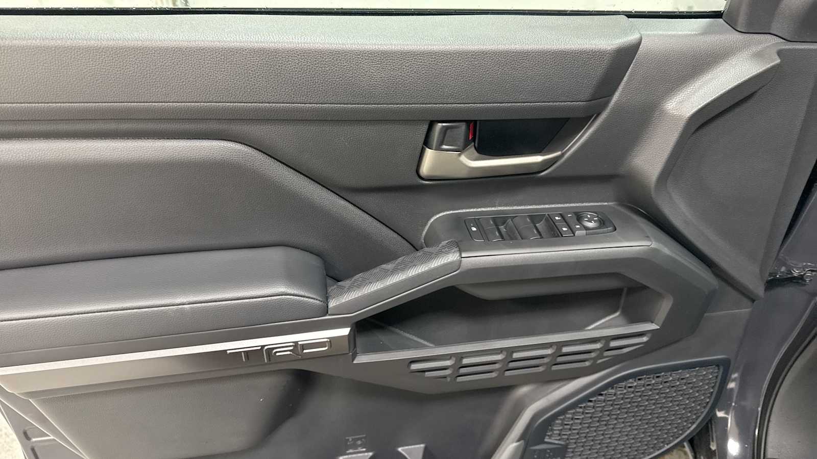Vehicle image 15 of 32