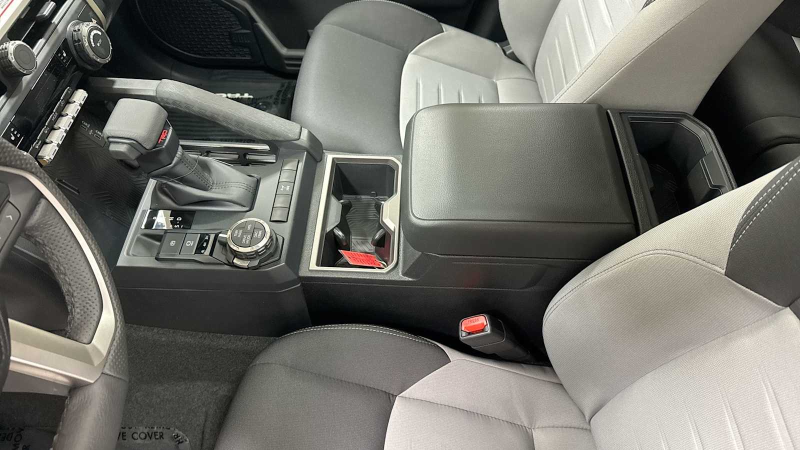 Vehicle image 23 of 32