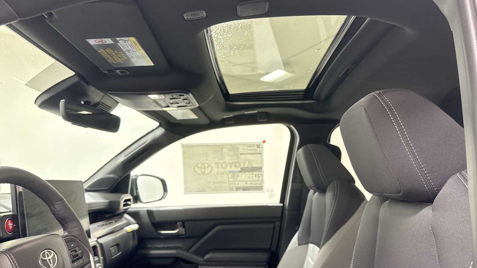 Vehicle image 24 of 32