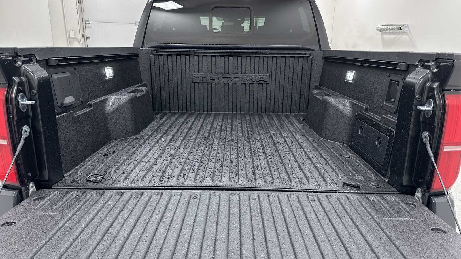 Vehicle image 29 of 32
