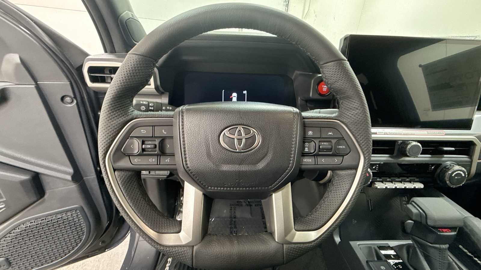 Vehicle image 16 of 32