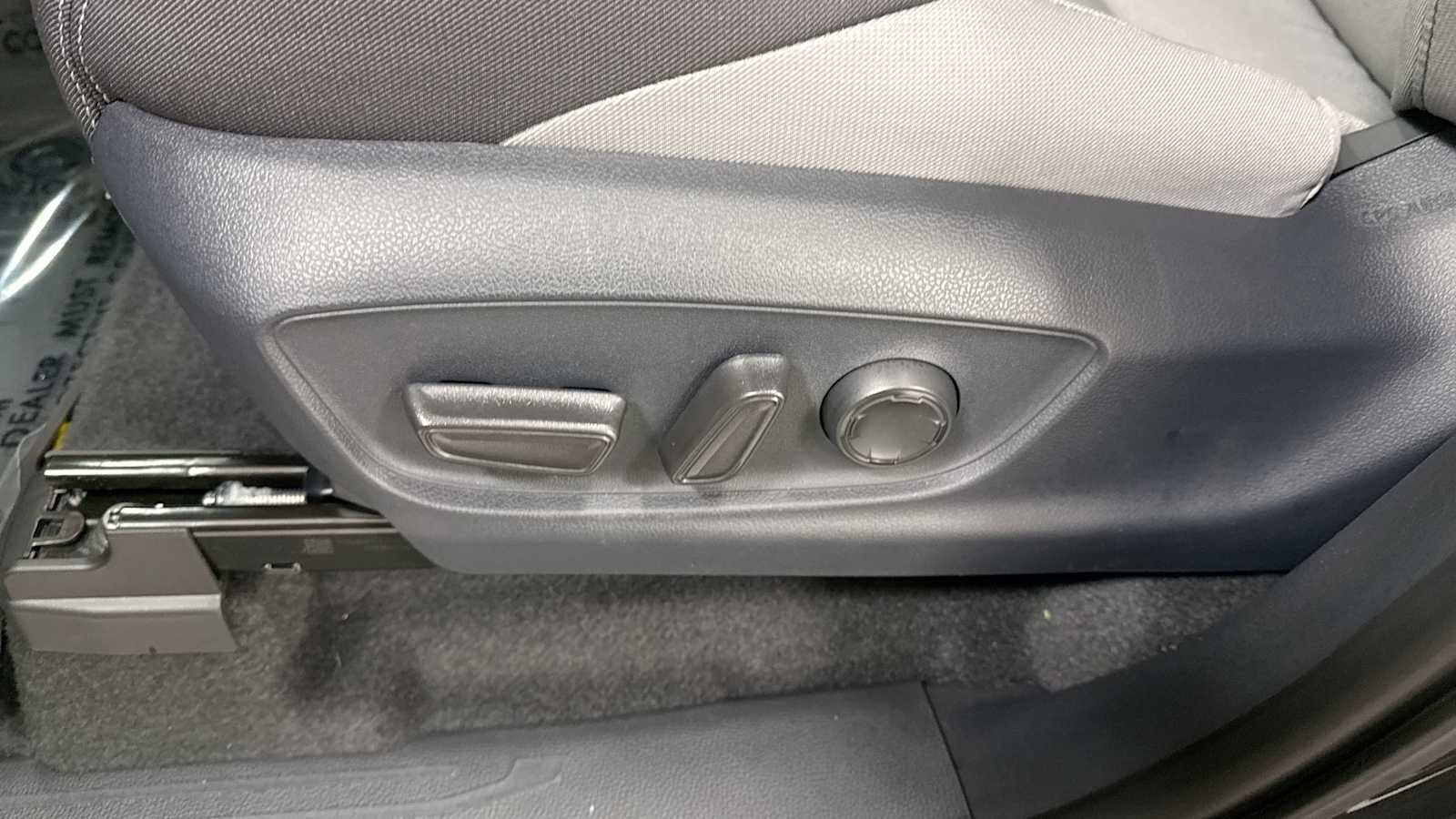 Vehicle image 14 of 32