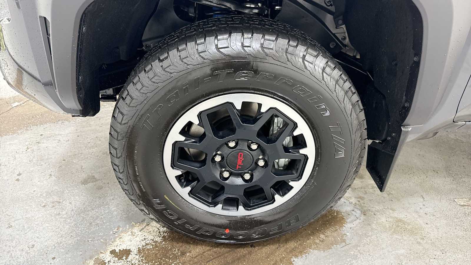 Vehicle image 10 of 32