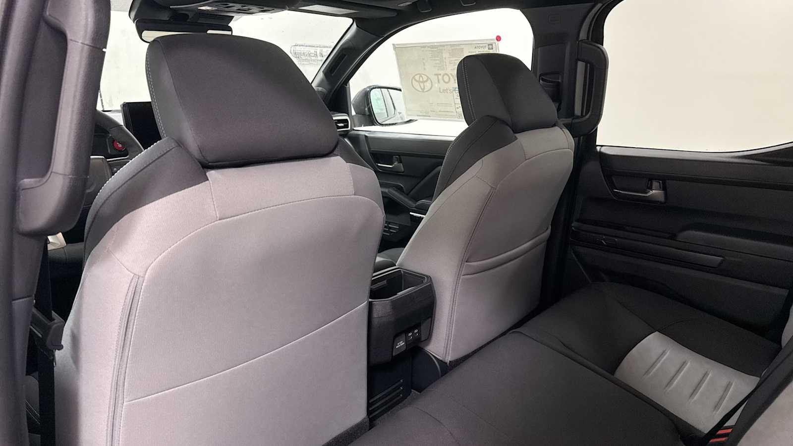 Vehicle image 26 of 32