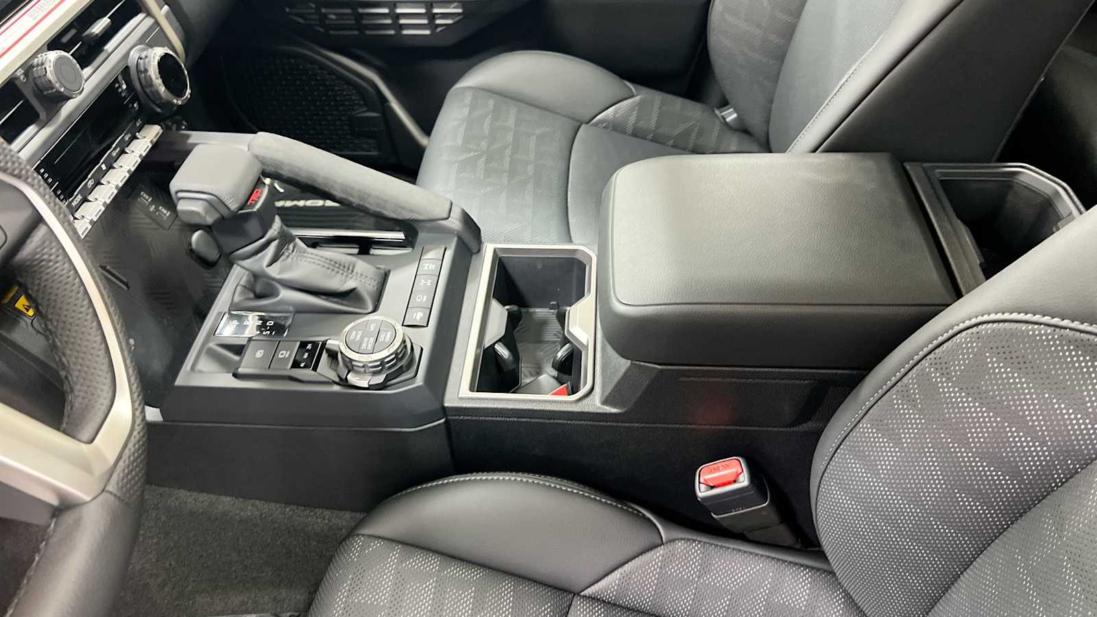 Vehicle image 23 of 32