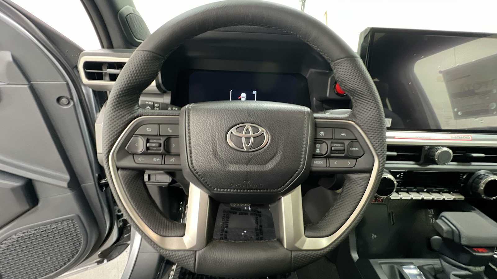 Vehicle image 16 of 32