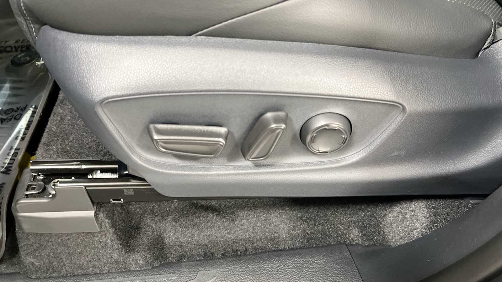 Vehicle image 14 of 32