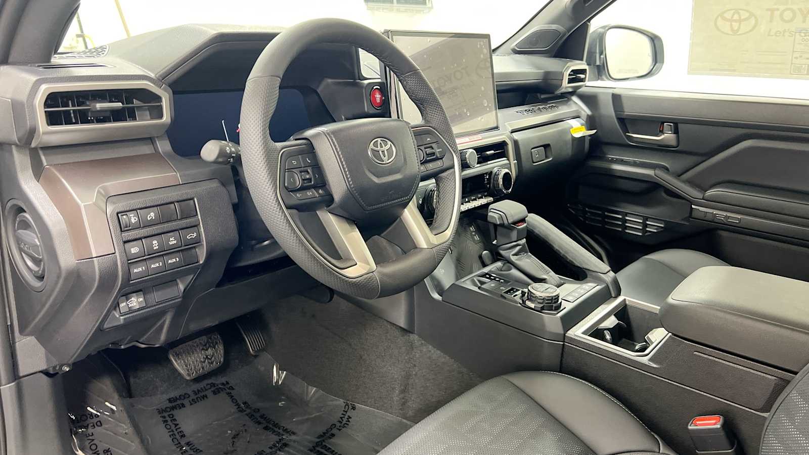 Vehicle image 12 of 32