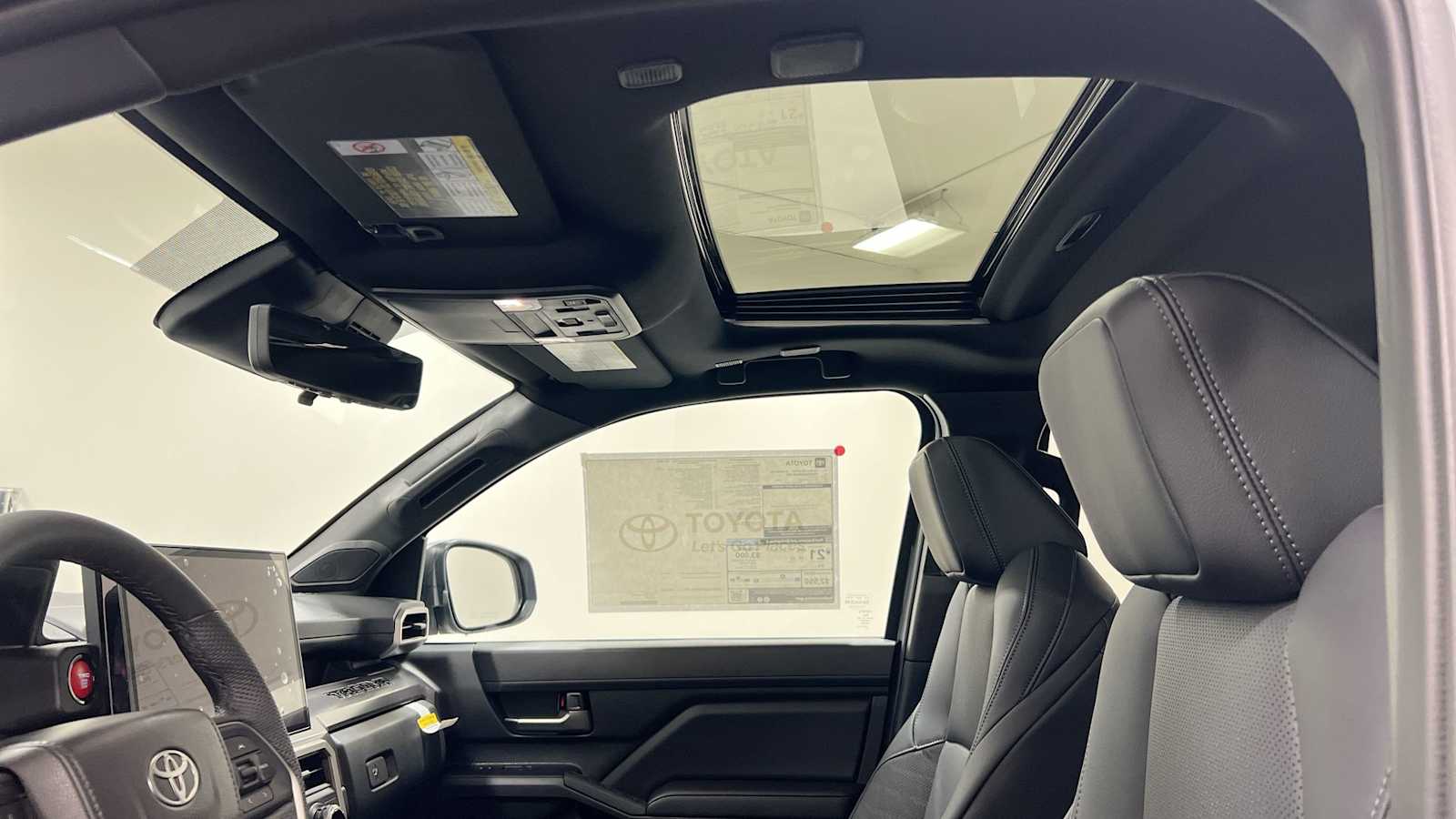 Vehicle image 24 of 32
