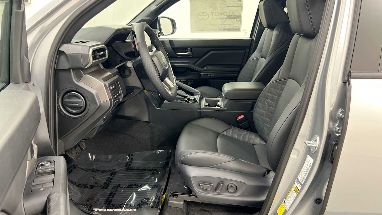Vehicle image 13 of 32