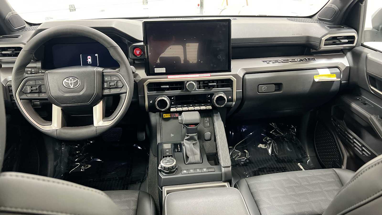 Vehicle image 27 of 32