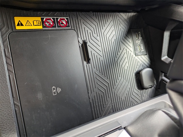 Vehicle image 27 of 34