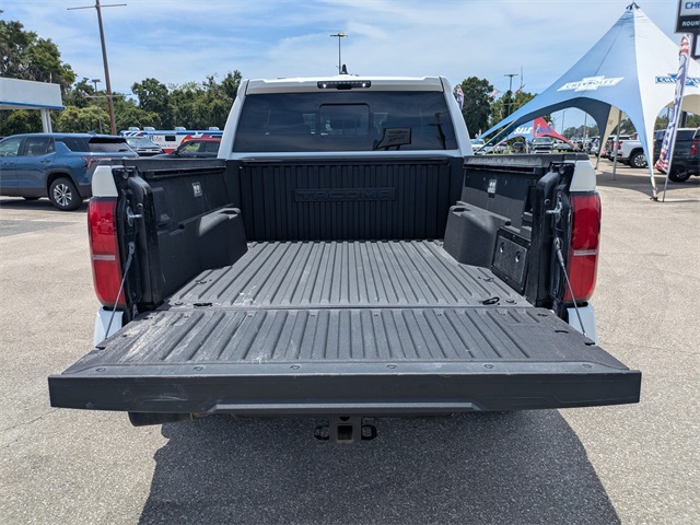 Vehicle image 11 of 34