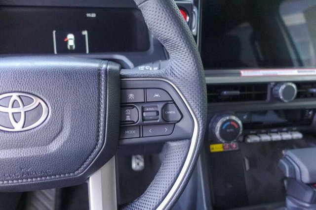 Vehicle image 14 of 25