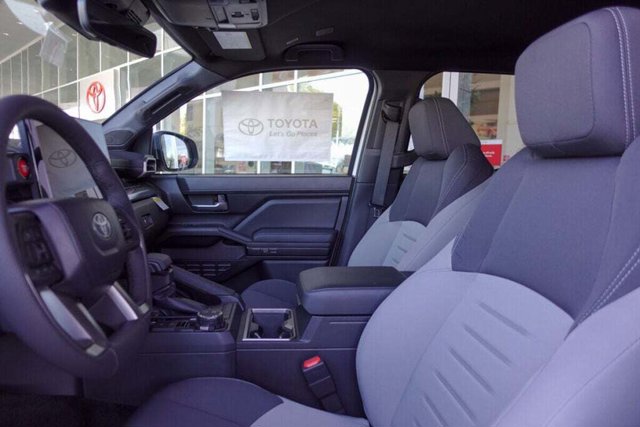 Vehicle image 11 of 25
