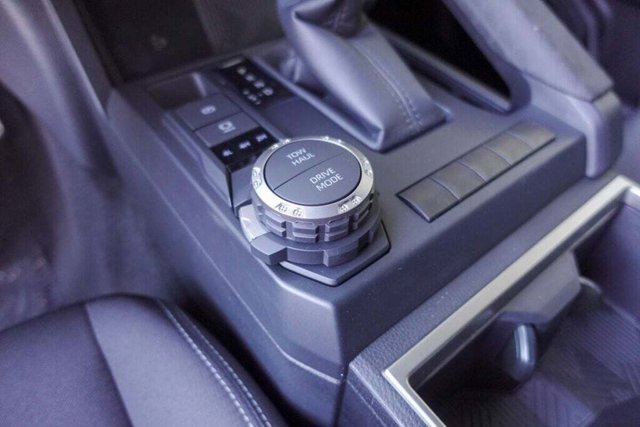 Vehicle image 18 of 25
