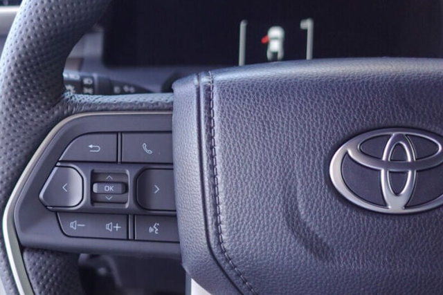 Vehicle image 13 of 25