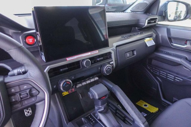 Vehicle image 16 of 25