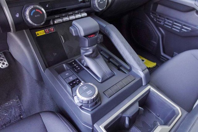 Vehicle image 17 of 25