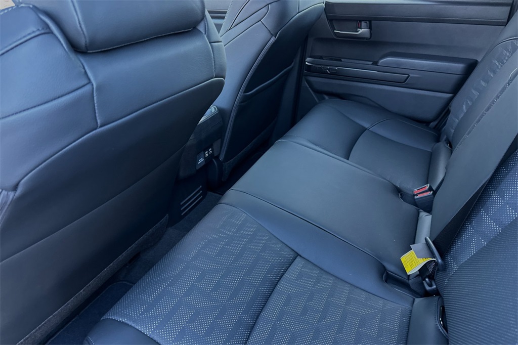 Vehicle image 9 of 23