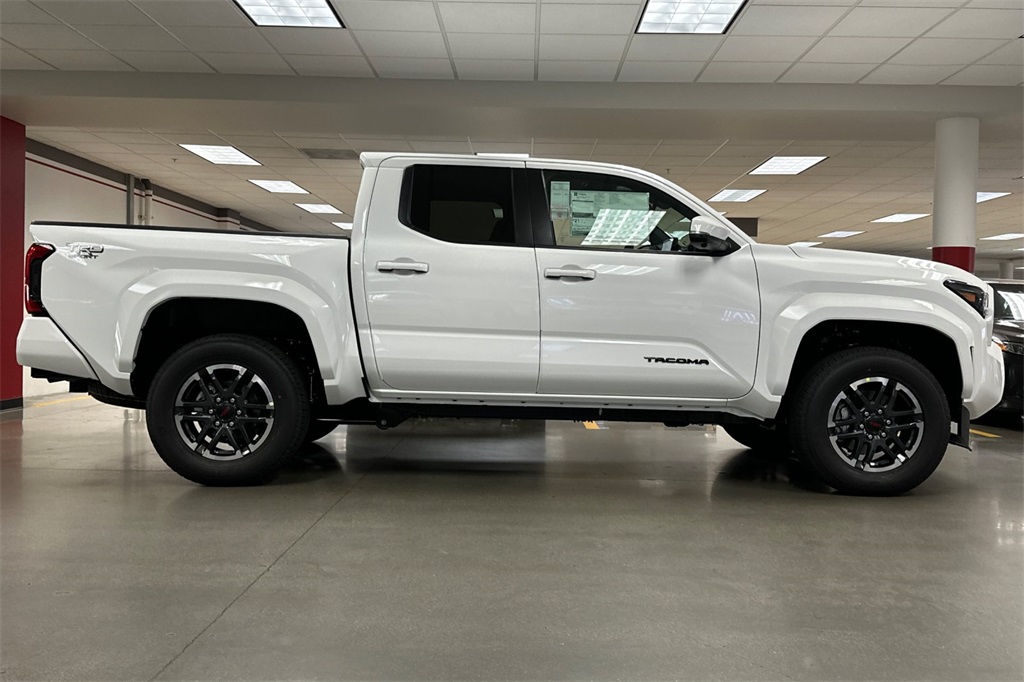 Vehicle image 4 of 23