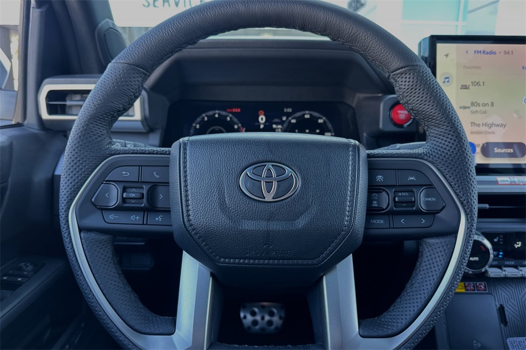Vehicle image 19 of 23