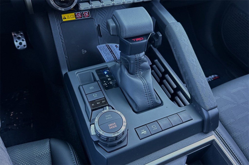 Vehicle image 17 of 23