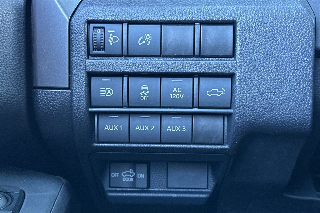 Vehicle image 21 of 23
