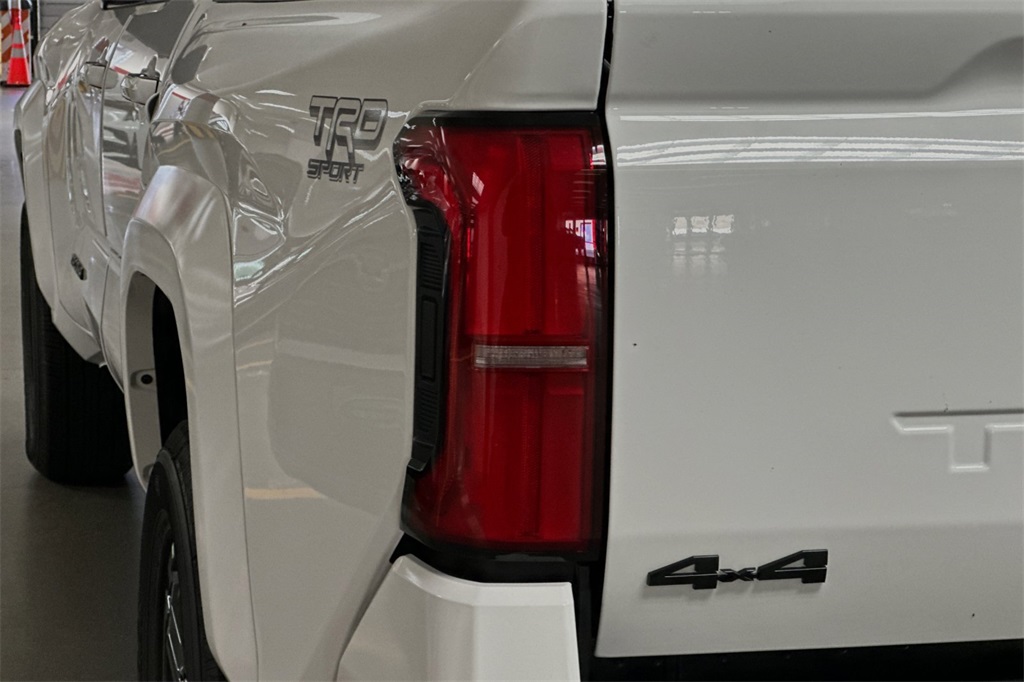 Vehicle image 20 of 23