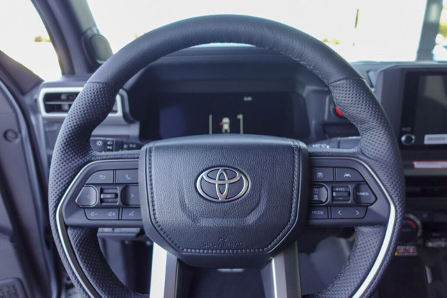Vehicle image 10 of 21