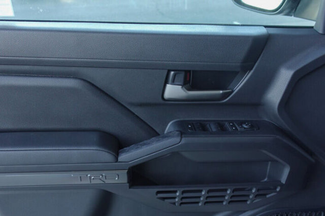 Vehicle image 11 of 21