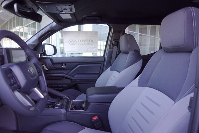 Vehicle image 13 of 21