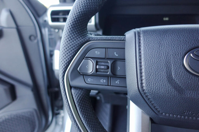 Vehicle image 14 of 21