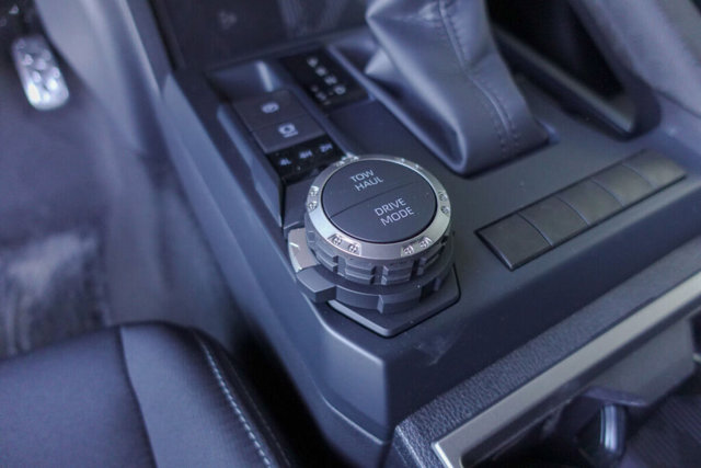 Vehicle image 18 of 21