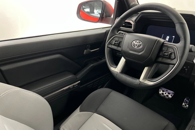 Vehicle image 11 of 24