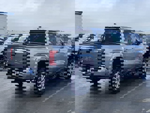 Vehicle image 3 of 28