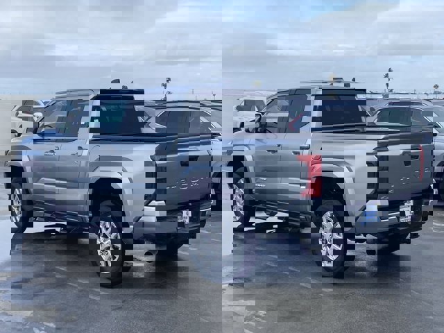 Vehicle image 8 of 28